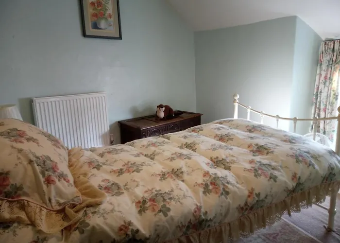 Ty Hen - Quirky Grade II Listed Cottage